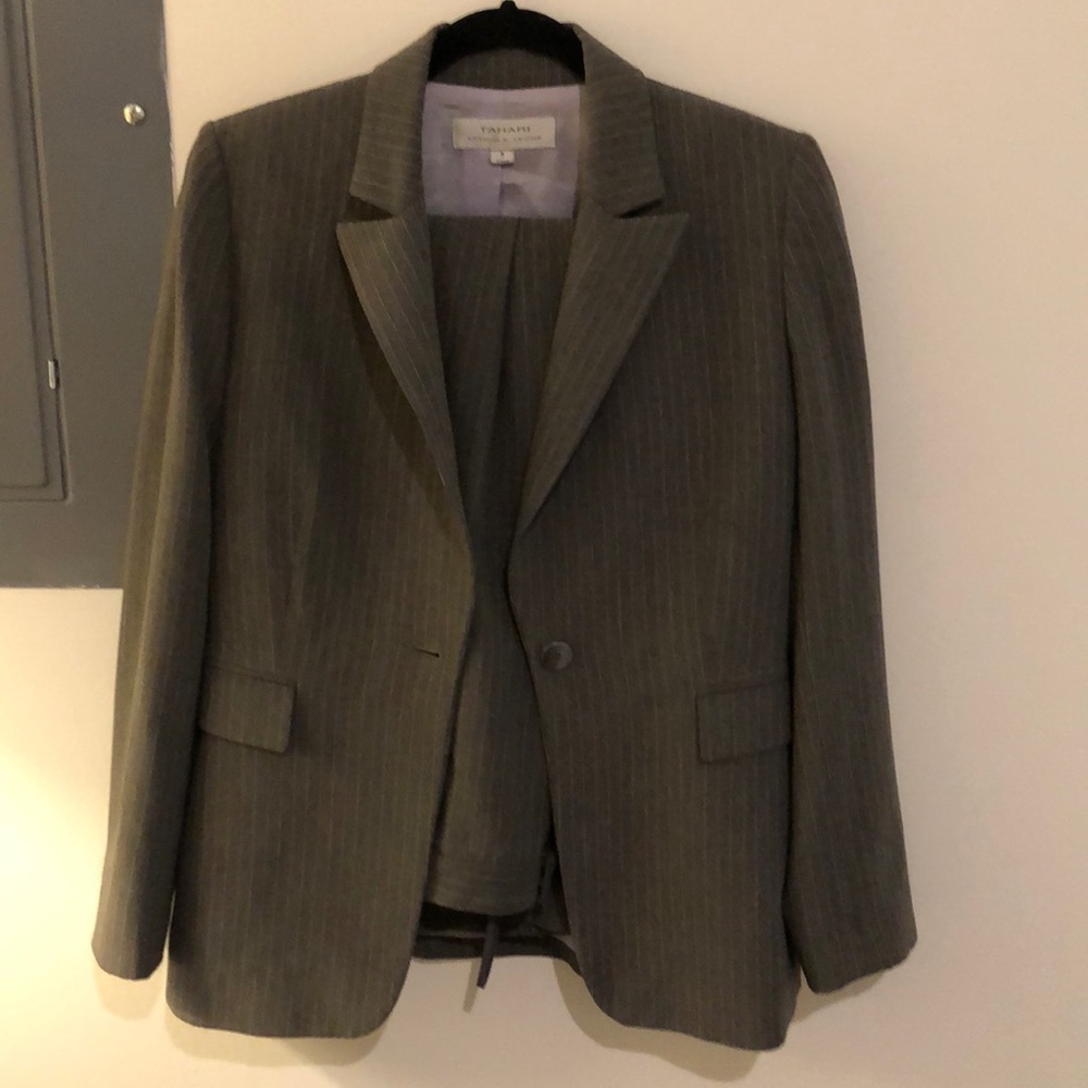 Tahari women’s full suit